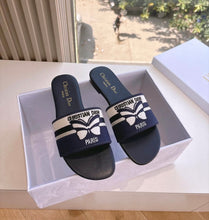 Load image into Gallery viewer, Cotton Slides
