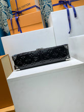 Load image into Gallery viewer, Trunkie
