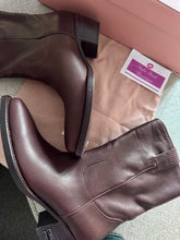 Load image into Gallery viewer, Logo Boots
