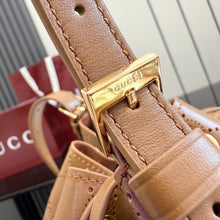Load image into Gallery viewer, Venice Small Bucket Bag
