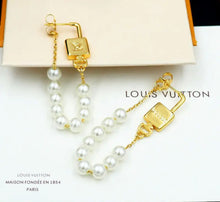 Load image into Gallery viewer, Pearl Earrings
