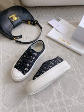 Load image into Gallery viewer, Walk n Dior
