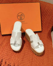 Load image into Gallery viewer, Eze Sandals
