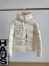 Load image into Gallery viewer, Glareins Jacket
