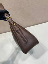 Load image into Gallery viewer, Aimee Medium Shoulder Bag
