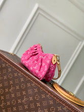 Load image into Gallery viewer, Valley Pochette
