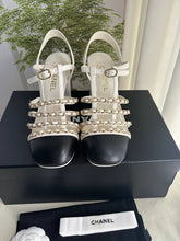 Load image into Gallery viewer, CC Sandals
