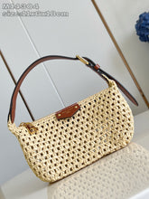 Load image into Gallery viewer, Hills Pochette
