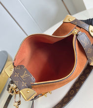 Load image into Gallery viewer, Side Trunk
