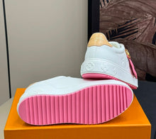 Load image into Gallery viewer, Timeout Trainers

