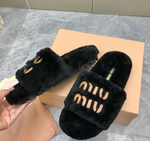 Load image into Gallery viewer, Fur Slippers

