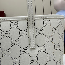 Load image into Gallery viewer, Tribeca Tote Small
