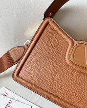 Load image into Gallery viewer, Leather Shoulder Bag
