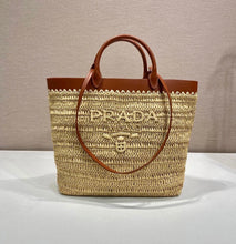 Load image into Gallery viewer, Raffia Tote
