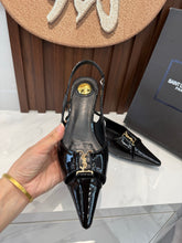 Load image into Gallery viewer, Leather Pumps
