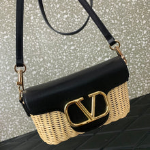 Load image into Gallery viewer, Raffia Crossbody Bag
