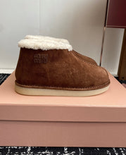 Load image into Gallery viewer, Shearling Boots
