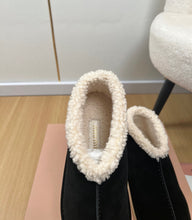 Load image into Gallery viewer, Shearling Boots
