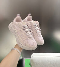 Load image into Gallery viewer, GG Trainers
