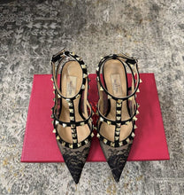 Load image into Gallery viewer, Lace Pumps
