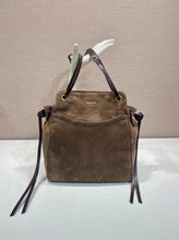Load image into Gallery viewer, Carry Tote
