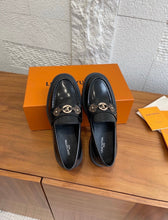 Load image into Gallery viewer, District Loafers
