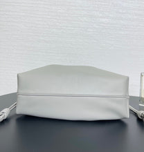 Load image into Gallery viewer, Flamenco Clutch
