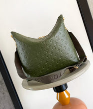 Load image into Gallery viewer, Coussin Hobo
