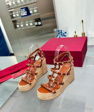 Load image into Gallery viewer, Rockstud Wedges
