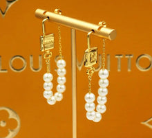 Load image into Gallery viewer, Pearl Earrings
