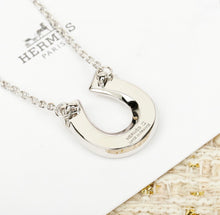 Load image into Gallery viewer, Horseshoe Necklace
