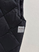 Load image into Gallery viewer, The Cube Gilet
