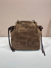 Load image into Gallery viewer, Carry Tote
