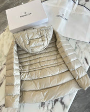 Load image into Gallery viewer, Raies Jacket
