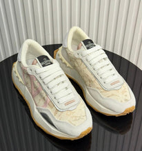 Load image into Gallery viewer, Lacerunner Trainers
