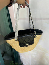 Load image into Gallery viewer, Small Raffia Tote
