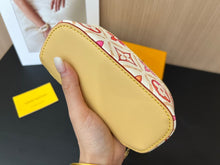 Load image into Gallery viewer, Glasses Case
