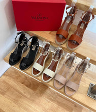 Load image into Gallery viewer, Rockstud Wedges
