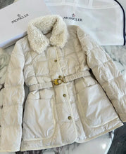 Load image into Gallery viewer, Cygnes Jacket
