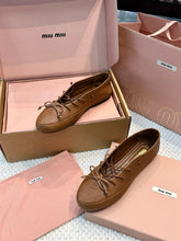 Load image into Gallery viewer, Leather Pumps
