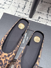 Load image into Gallery viewer, Leather Pumps
