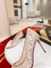 Load image into Gallery viewer, Lace Pumps
