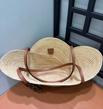 Load image into Gallery viewer, Petal Basket Bag
