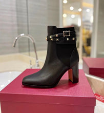 Load image into Gallery viewer, Rockstud Boots
