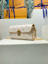 Load image into Gallery viewer, Camille Pochette
