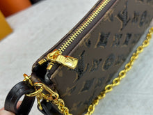 Load image into Gallery viewer, Pochette Accessories
