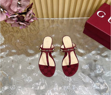 Load image into Gallery viewer, Horsebit Thong Sandals
