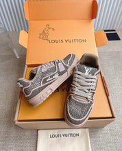 Load image into Gallery viewer, Logo Trainers
