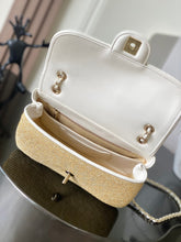 Load image into Gallery viewer, Classic Flap Raffia
