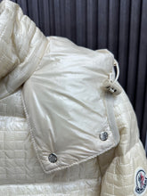 Load image into Gallery viewer, Gisors Jacket

